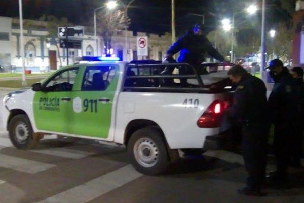 CON LAS MANOS EN LA MASA! Lo encontraron a la madrugada robando en un colegio