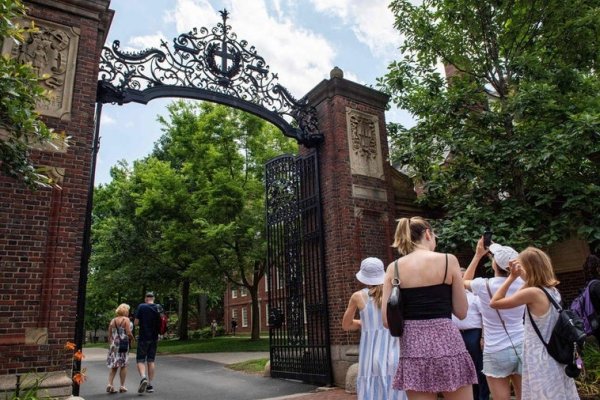 Trump contraataca a Harvard: amenaza con retirarle la exención fiscal