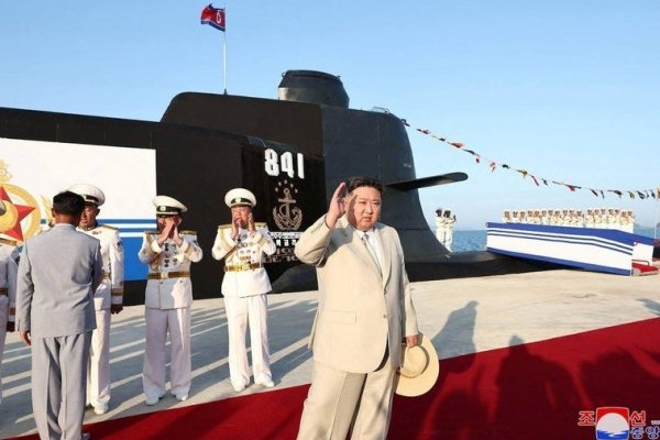 Corea del Norte construye su mayor navío de guerra para competir con las grandes potencias: así es su nueva arma marítima
