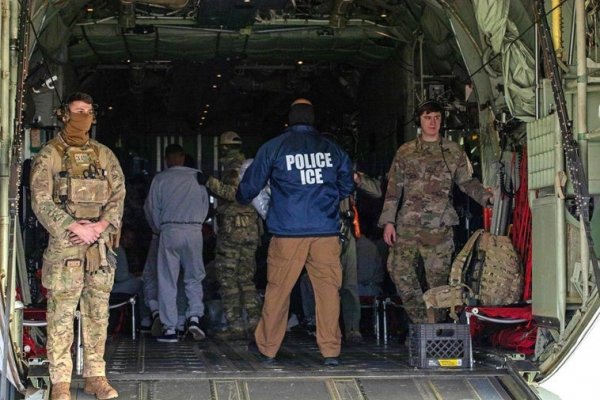 El juez encuentra «causa probable» de desacato de la administración Trump en las deportaciones