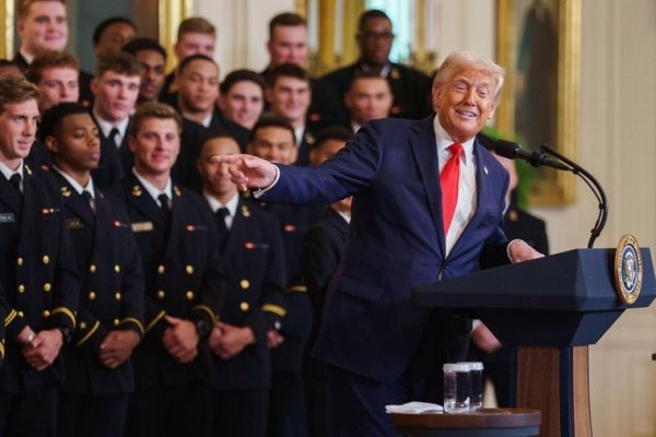 Dinero y billetes de avión: la propuesta de Trump para los inmigrantes que decidan «autodeportarse»