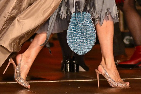 Ni manolos ni Louboutin, estos son los zapatos de lujo que ha elegido Carrie en la nueva temporada de And Just Like That