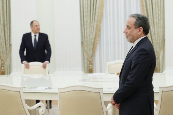 Putin recibe en el Kremlin al ministro de Exteriores de Irán para hablar del programa nuclear