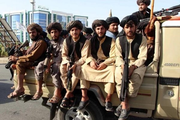 Rusia retira a los talibanes de su lista de grupos terroristas