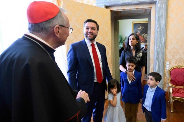 Vance se reúne en privado con el Papa durante su visita al Vaticano