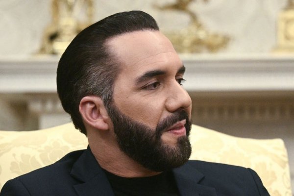 Bukele le propone a Maduro canjear a «presos políticos» por los migrantes encarcelados en El Salvador