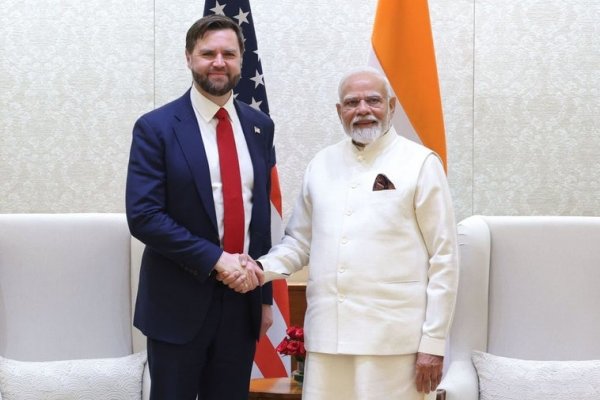 El vicepresidente Vance se reúne con Modi en la India para negociar los aranceles