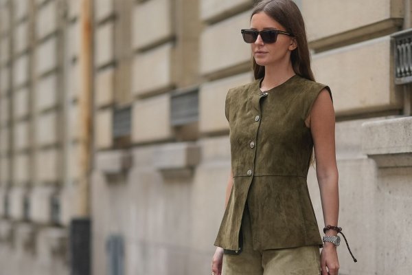 El color inesperado de la primavera aclamado por la pasarela que puedes llevar a la oficina, a una cena o como invitada elegante