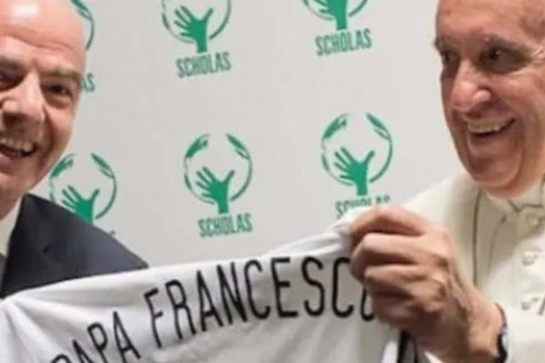 La sentida despedida del Presidente de la FIFA al Papa Francisco: 