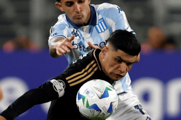 Racing rescató un empate agónico ante Colo-Colo
