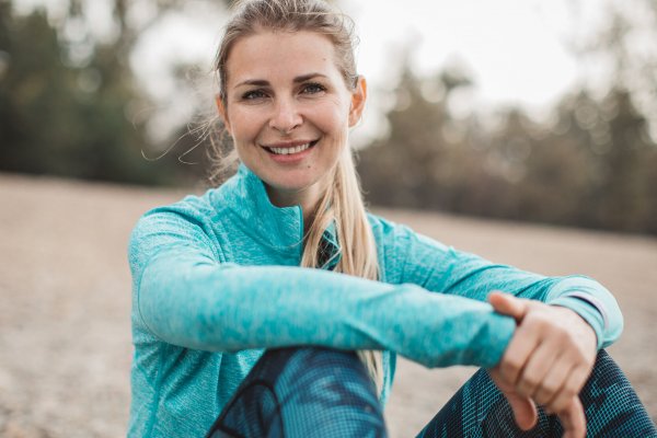 Qué es la caminata del gorila: el ejercicio para mayores de 50 para ganar masa muscular y mejorar tu equilibrio