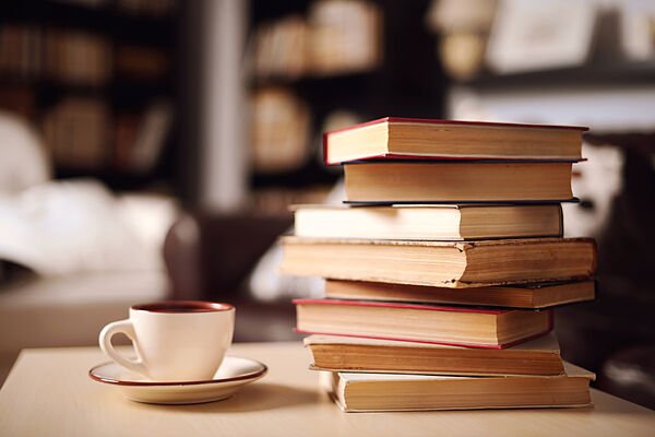 De Carmen Posadas a María Dueñas, 9 autores recomiendan sus libros favoritos para Sant Jordi