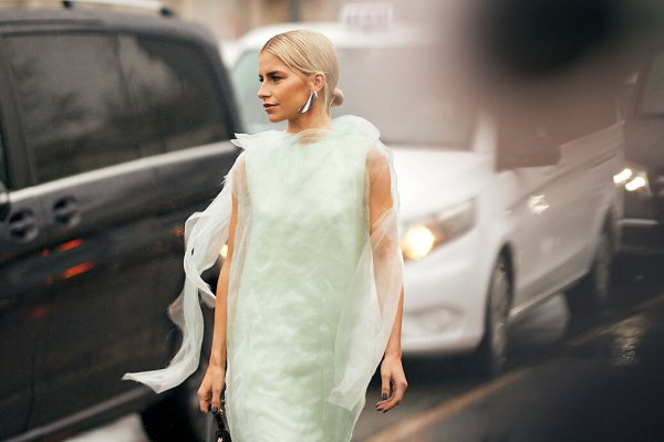Tengo 5 bodas en mayo y te revelo cuáles son los vestidos de invitada elegantes con los que acertarás