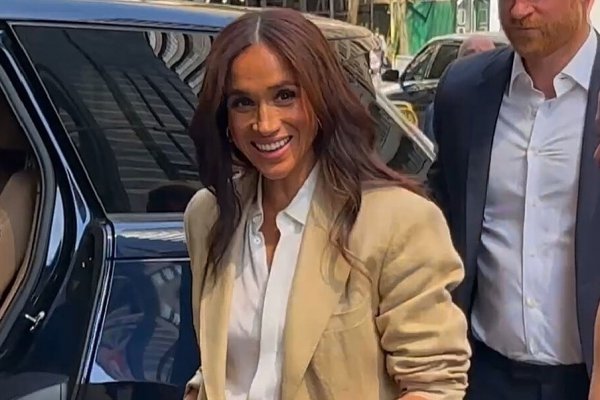 Solo Meghan Markle sabe llevar el traje de chaqueta como las chicas cool de Los Ángeles