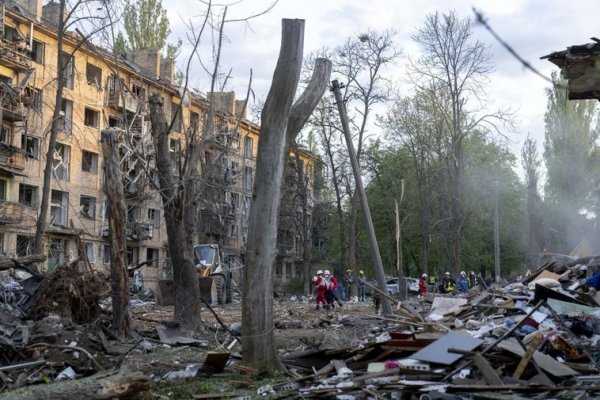 Al menos nueve muertos y 63 heridos en un «ataque masivo» ruso contra Kiev