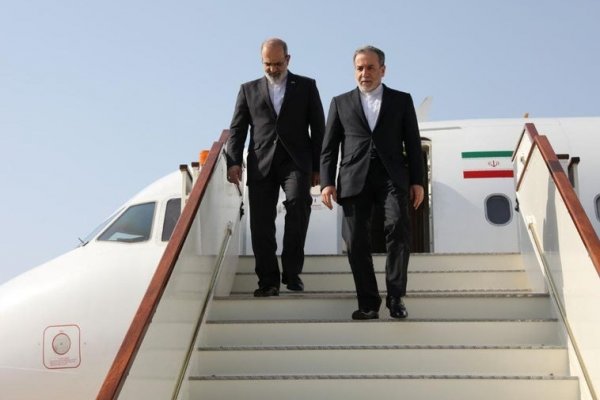 Irán y EE.UU. comienzan en Omán su tercera reunión con el fin de las sanciones como cuestión «prioritaria»