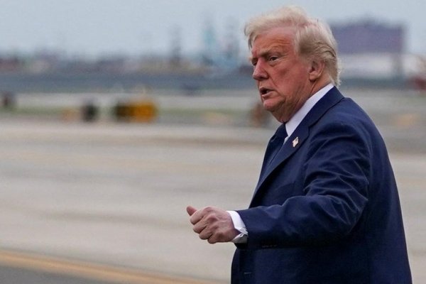 Trump exige que barcos estadounidenses pasen libremente por los canales de Panamá y Suez