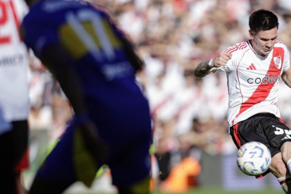 El golazo de Franco Mastantuono en el Superclásico entre Boca y River