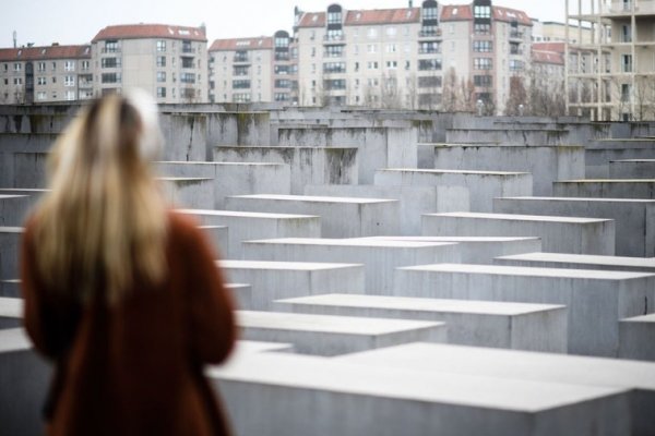 La generación sin culpa en la Alemania después de Hitler: los bisnietos de los nazis quieren olvidar
