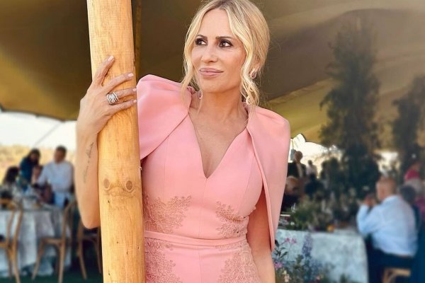 Marta Sánchez coincide en color y en un detalle del vestido de la invitada más elegante del fin de semana
