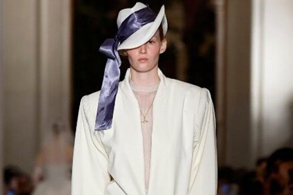 Barcelona Bridal Fashion Week: todo lo que las novias deben saber sobre tendencias (y un desfile de ensueño de Vivienne Westwood)