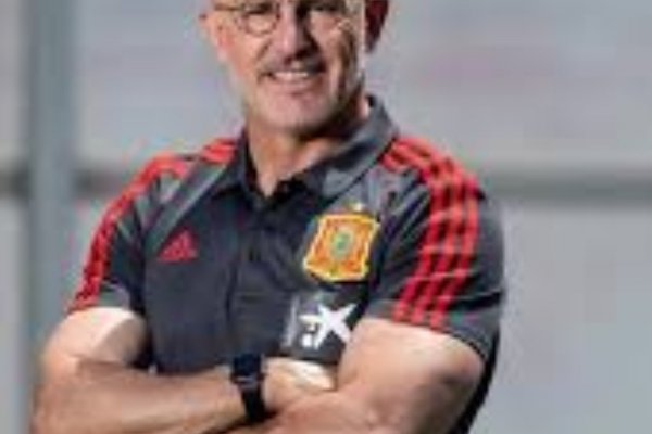 El DT de España reveló que jugador argentino nacionalizaría: 