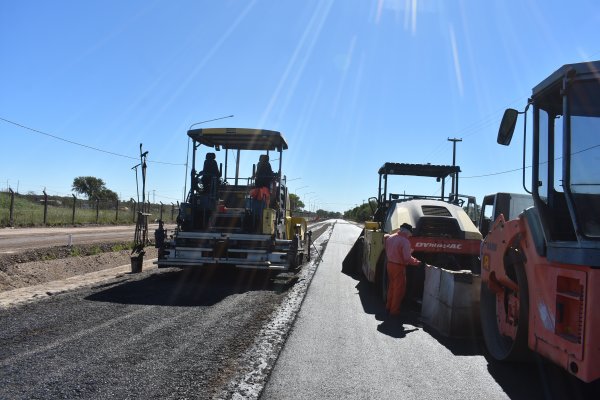 11 IMÁGENES! Comenzó la pavimentación al barrio El Perichón