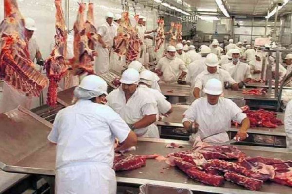 ARGENTINA TE QUIERO! Los frigoríficos exportadores están empezando a expulsar trabajadores