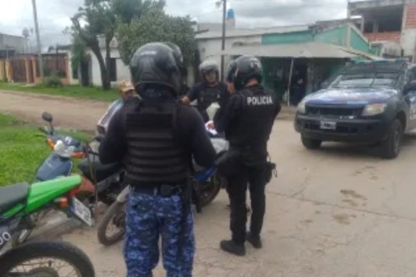 EN PLENA CALLE! Desde una moto le disparó con un 22 y perforó su espalda
