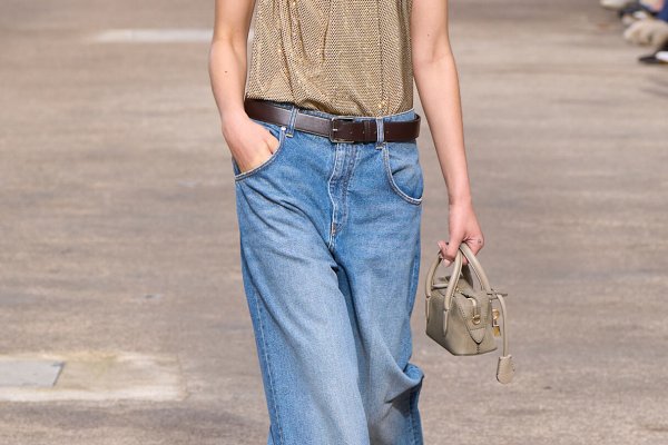 Qué son los jeans puddle y por qué son los únicos vaqueros que tu armario necesita esta primavera