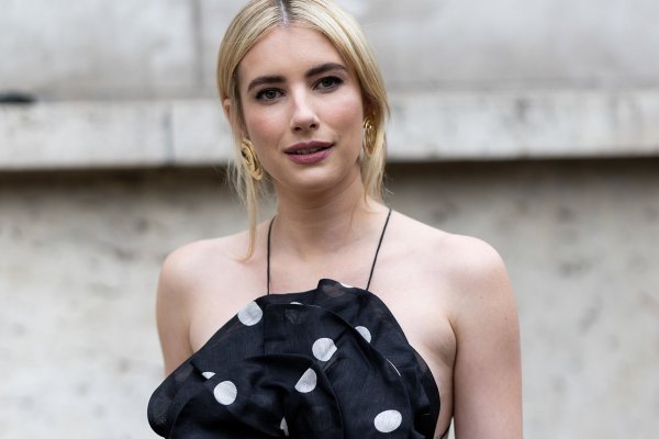 Adiós al traje clásico de flamenca: 7 vestidos de Zara y Mango ideales para llevar en la Feria de Abril