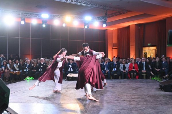 MÚSICA Y BAILE! Tassano celebra la ciudad en una velada de gala