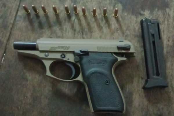 DE PELÍCULA! Persecución policial a dos chorros, caídas, armas y plata