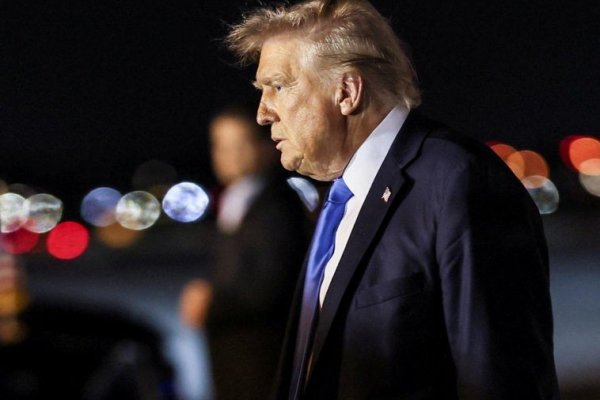 Trump dice no saber si debe respetar la Constitución como presidente