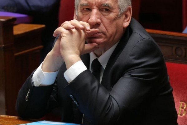 El primer ministro de Francia propone un referéndum para sacar adelante su plan de reforma económica