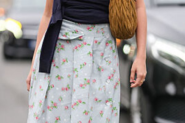 Las faldas midi estampadas de Zara que me han hecho saltarme mi escrupuloso proceso de compra que consiste en hacerme 3 preguntas
