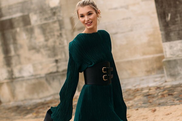 Los 4 vestidos de Zara que te convertirán en una invitada elegante y sofisticada