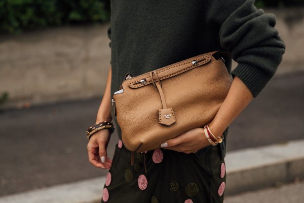 Los 4 bolsos tendencia para esta primavera: flecos, flores pero también el modelo en el que te cabe todo