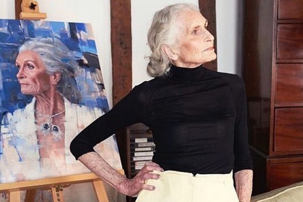 Nivea, brócoli, ejercicio en la cama y otros trucos de longevidad de Daphne Selfe, una supermodelo de récord con 96 años