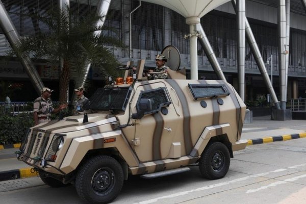 India culpa a Pakistán del ataque con drones en un aeropuerto de Cachemira