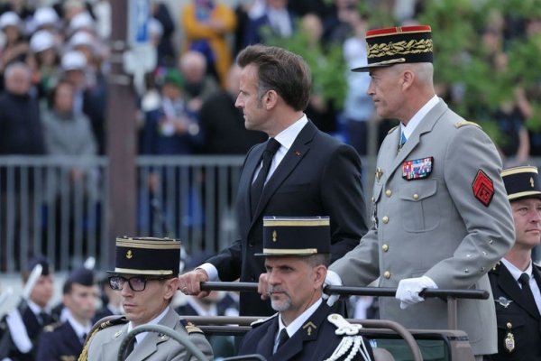 Macron conmemora la capitulación nazi afirmando que es necesario seguir luchando para defender las amenazas actuales