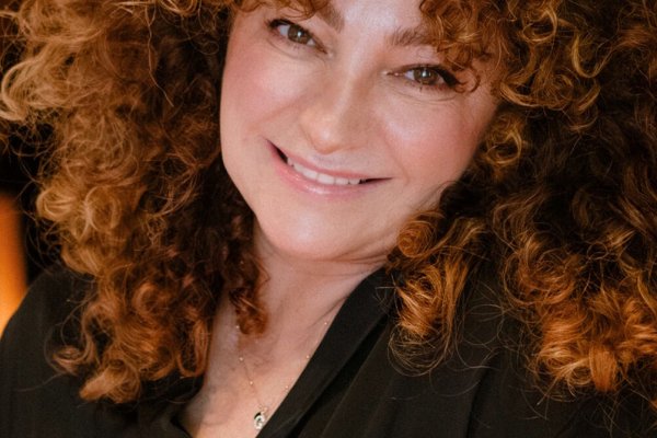 Gloria Roura, experta en rizos y pionera del Método Curly: 