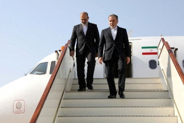 Estados Unidos e Irán se acercan al pacto nuclear tras un encuentro «complicado, pero útil»