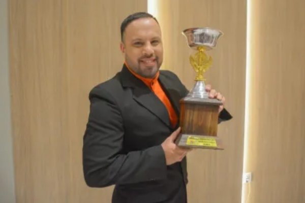 SIN FRONTERAS! El formoseño Iván Larrosa triunfa en los carnavales de Corrientes 2025