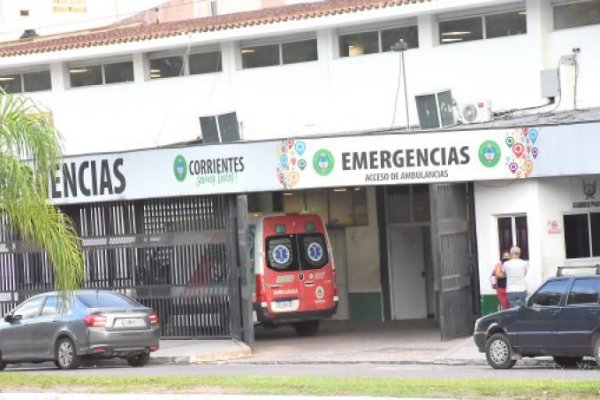 ESTADO GRAVE! Cayó de su moto y terminó contra un alumbrado público