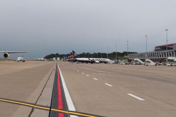 Una amenaza de bomba en un avión suspende el tráfico aéreo del aeropuerto de Charleroi en Bélgica