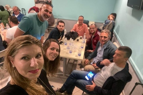 Nueve españoles retenidos en el sótano de un hotel en Trípoli: «Es horrible, las milicias están a tiro limpio justo enfrente»