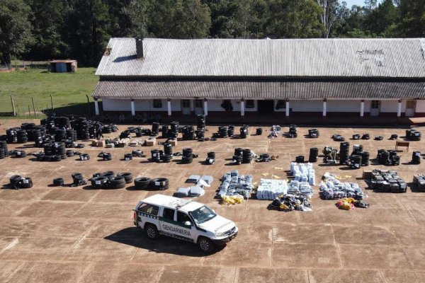 IMÁGENES! Impresionante secuestro de más de 600 cubiertas en Corrientes