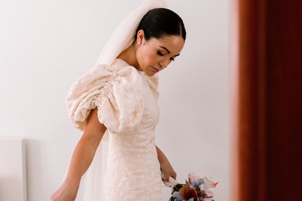 La novia vasca que eligió un vestido de firma nórdica para su boda por las calles de Madrid
