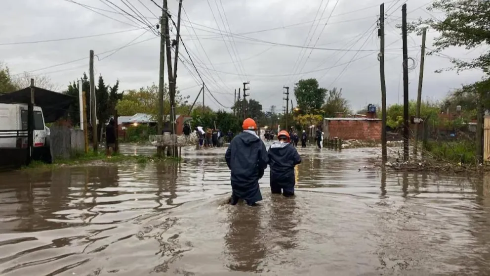 Temporal en Buenos Aires: el Gobierno gestiona la evacuación de las rutas y ciudades anegadas